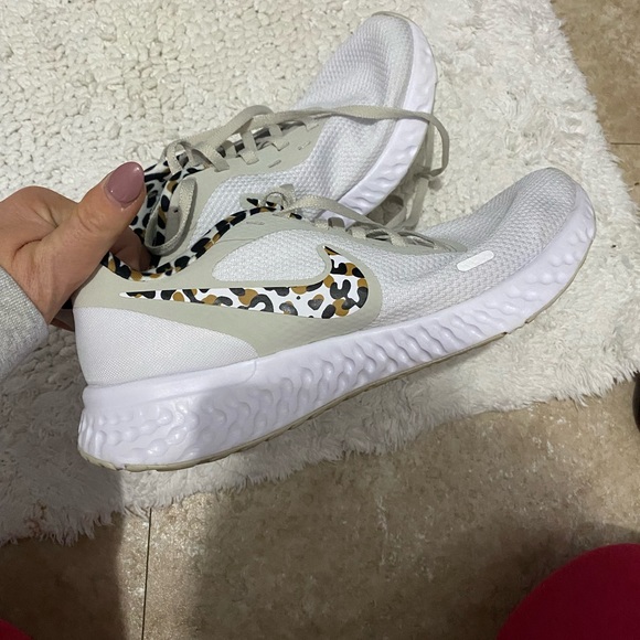 Nike Shoes - Woman’s Nike Tennis shoes